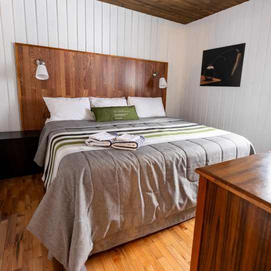 Chambre lit King, literie et serviettes inclus