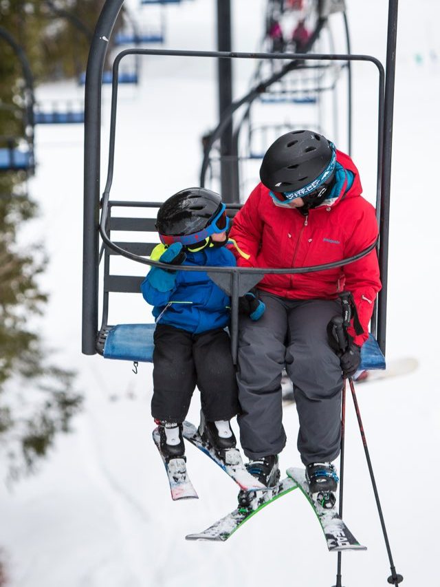 Remontée mécanique de la station de ski Montcalm, à proximité du Domaine